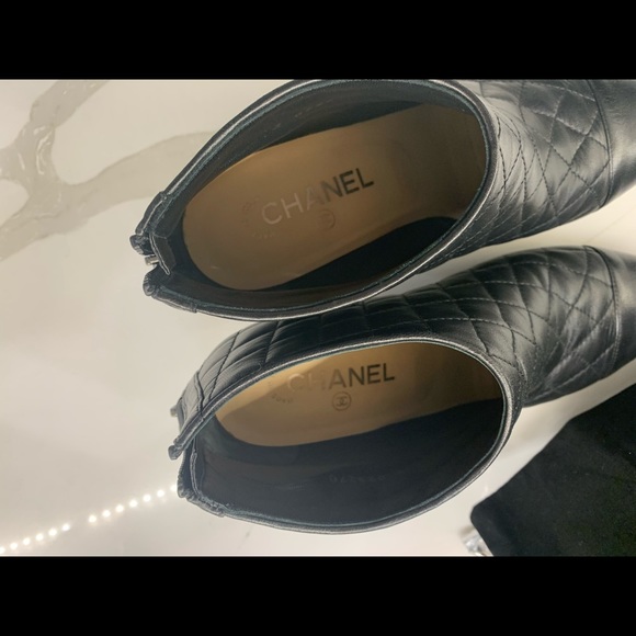 Chanel booties size 40 color black with silver cc new soles - Picture 12 of 13